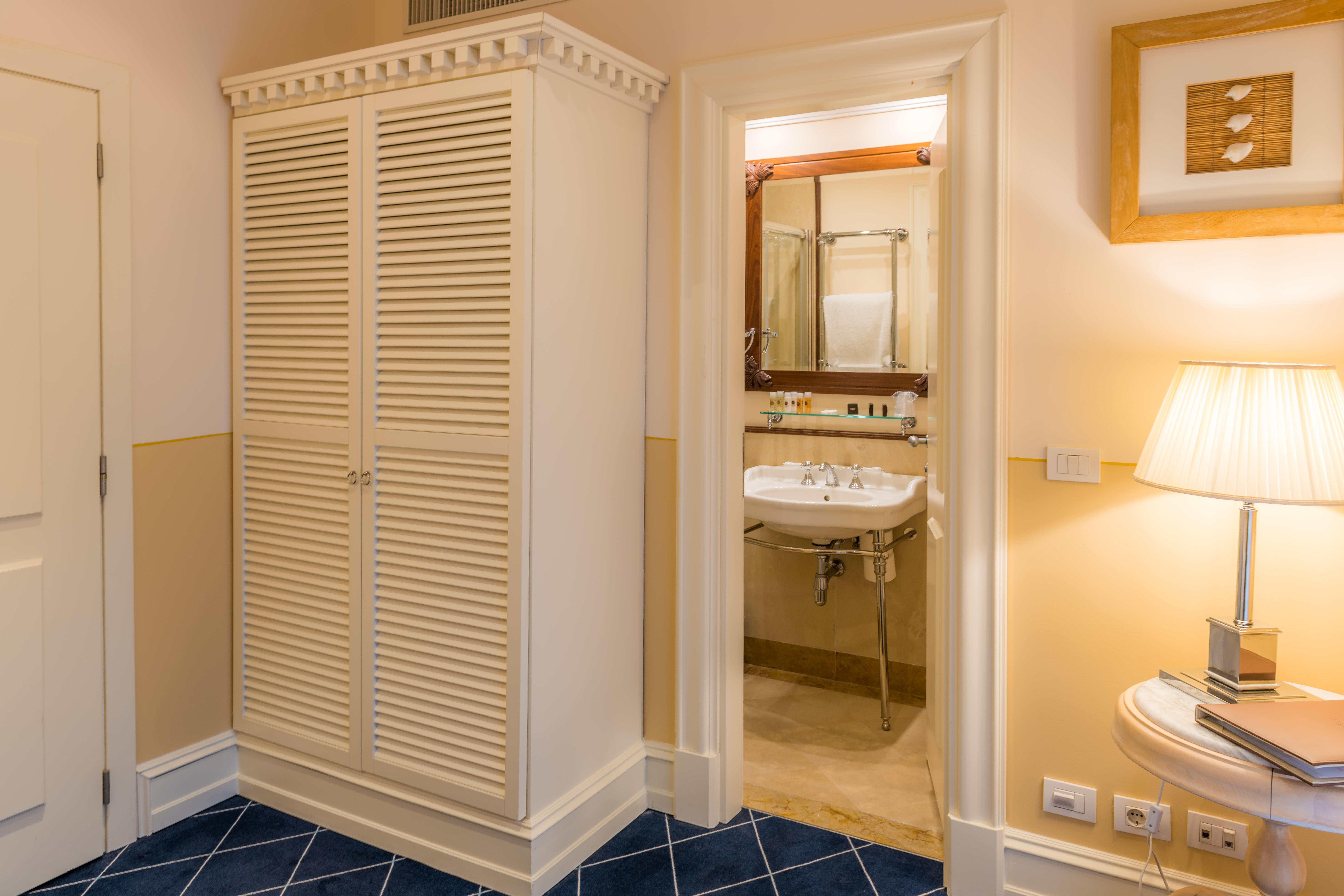 Grand Hotel Bristol Spa Resort, By R Collection Hotels Rapallo Luaran gambar A bathroom in a hotel room