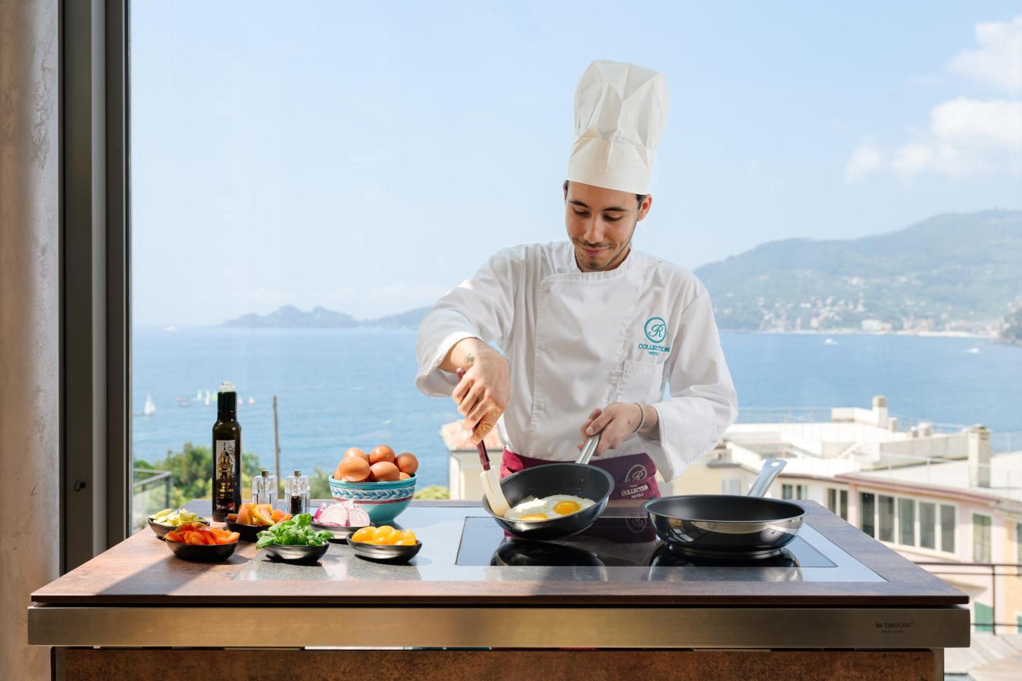 Grand Hotel Bristol Spa Resort, By R Collection Hotels Rapallo Luaran gambar A chef cooking