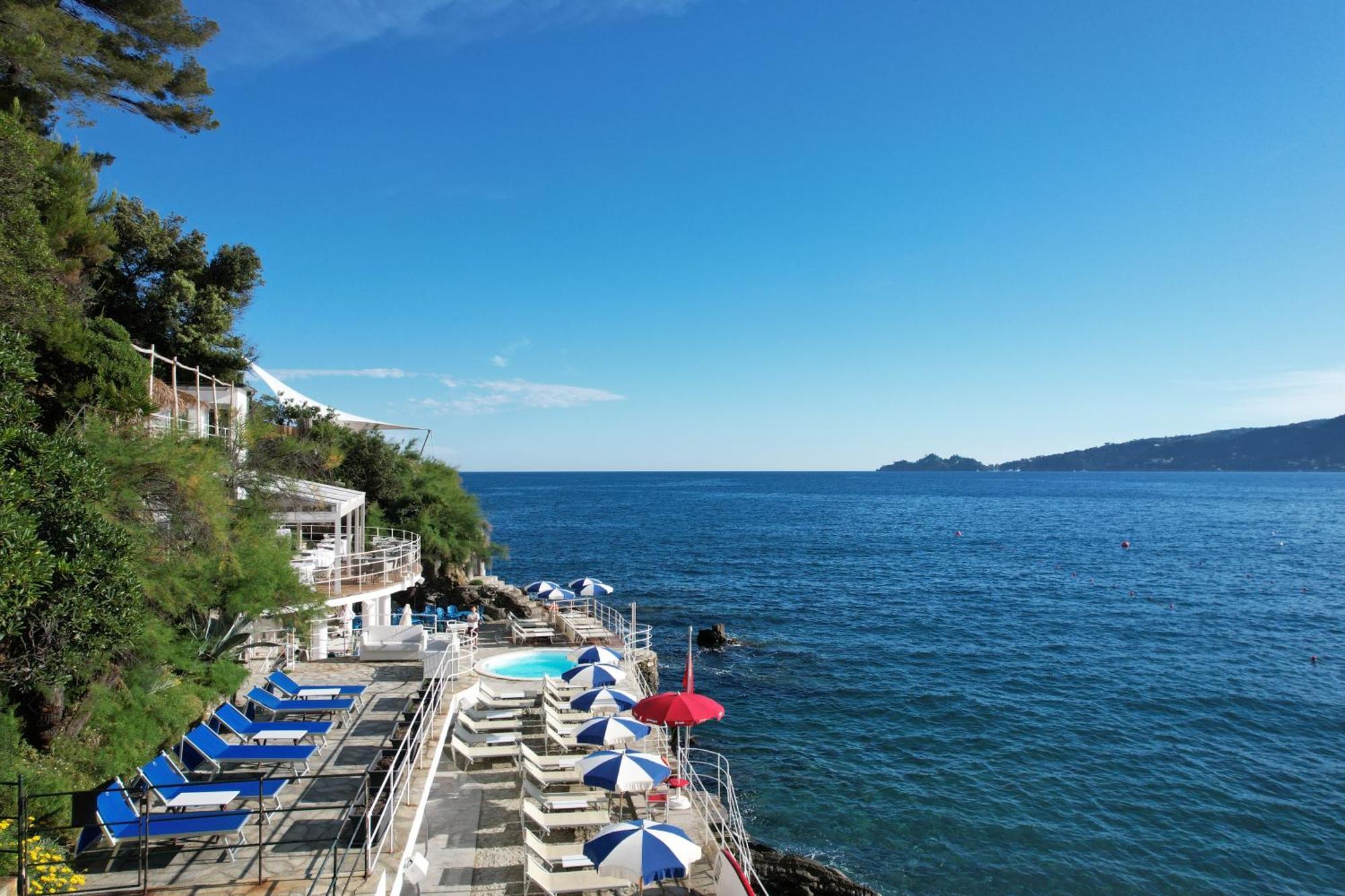 Grand Hotel Bristol Spa Resort, By R Collection Hotels Rapallo Luaran gambar View of the Bay of Naples from the Hotel Axelmannstein