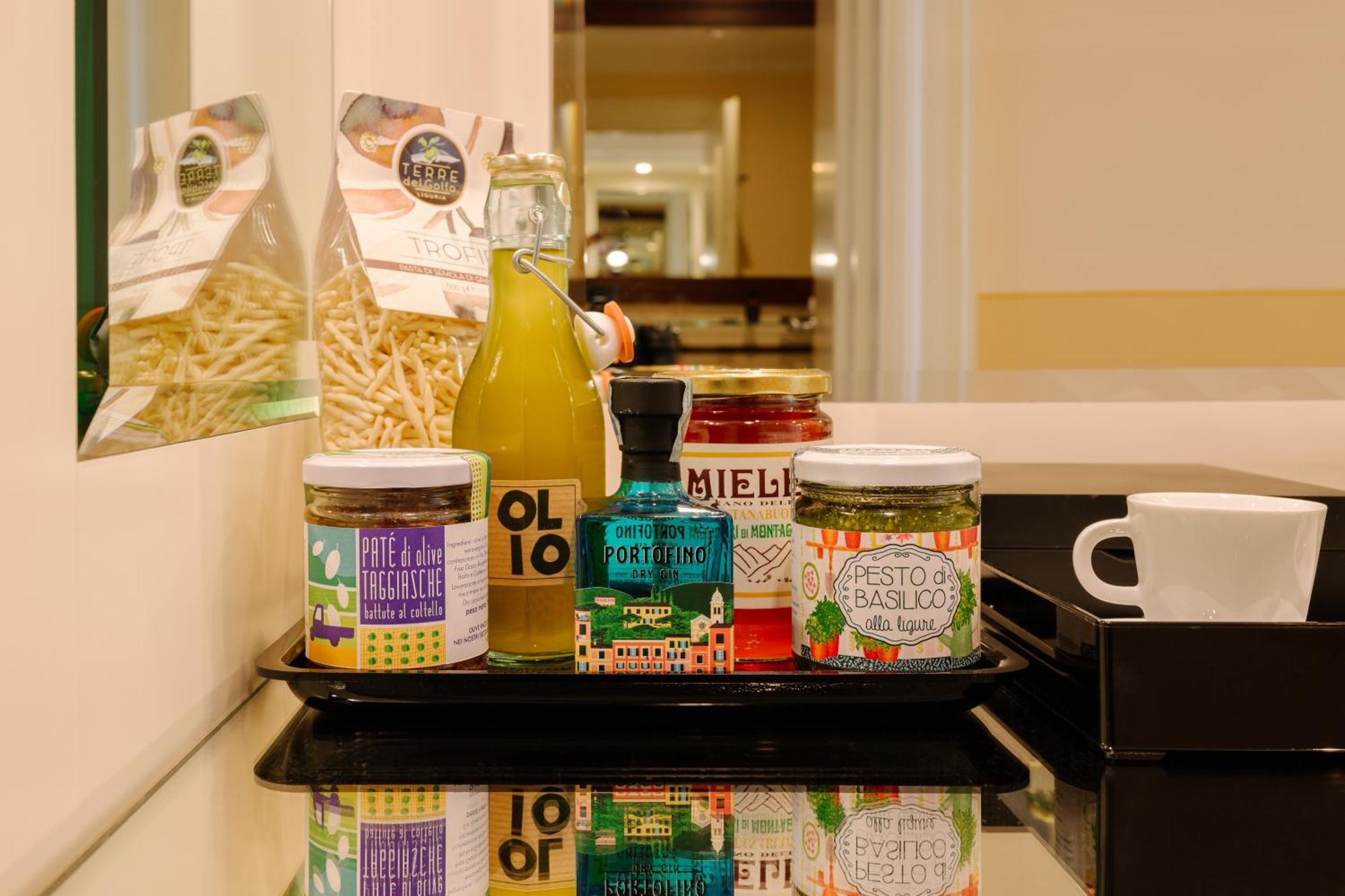 Grand Hotel Bristol Spa Resort, By R Collection Hotels Rapallo Luaran gambar Olive oil and other Italian products